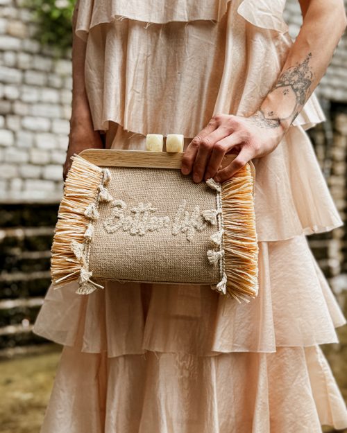Boho Ψάθινο Τσαντάκι Clutch με Κεντημένο Μήνυμα & Κρόσσια – Μπεζ