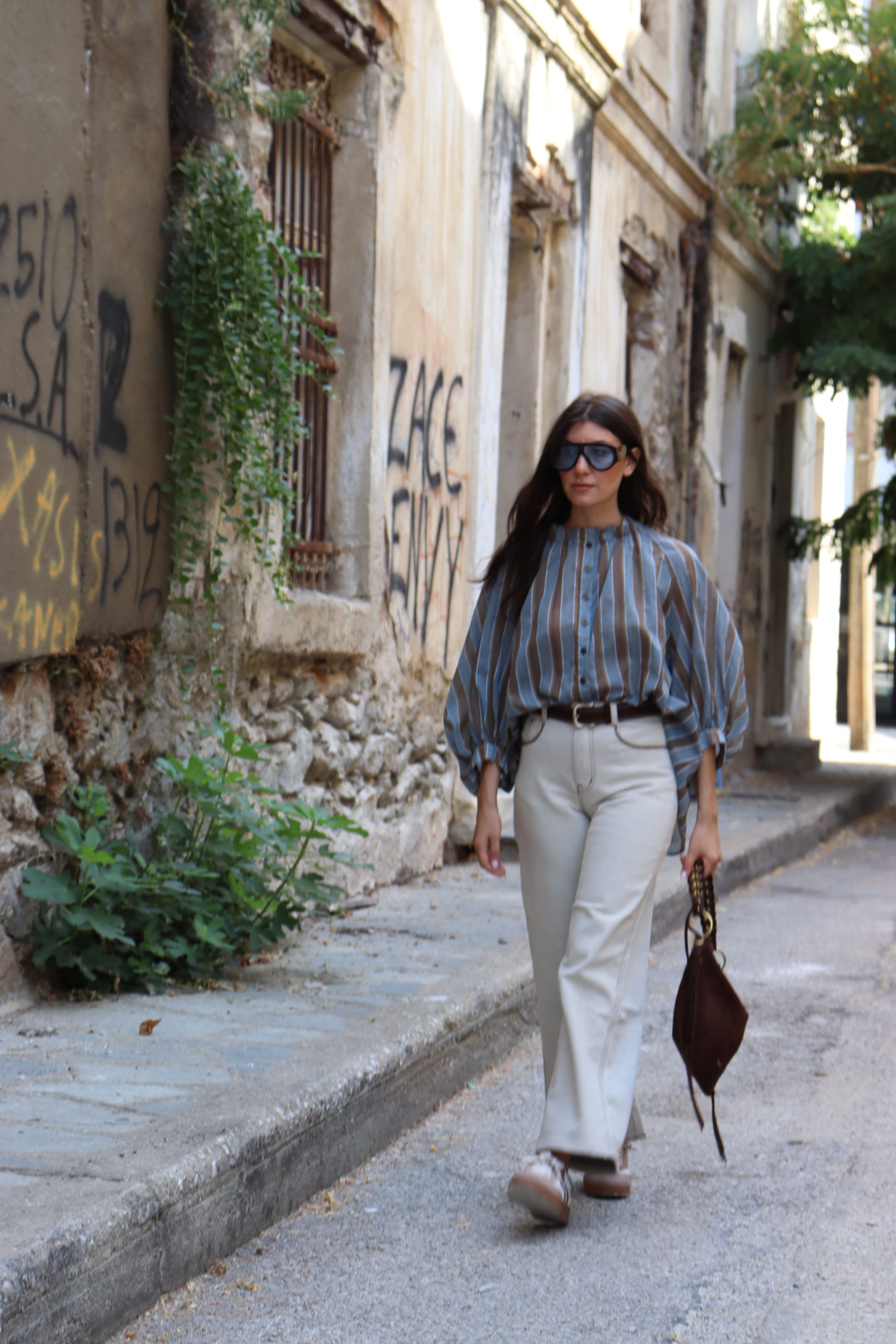 Ψηλόμεσο τζιν παντελόνι Wide-Leg γκρι - μπεζ με αντίθεση στις ραφές καφέ - Image 2
