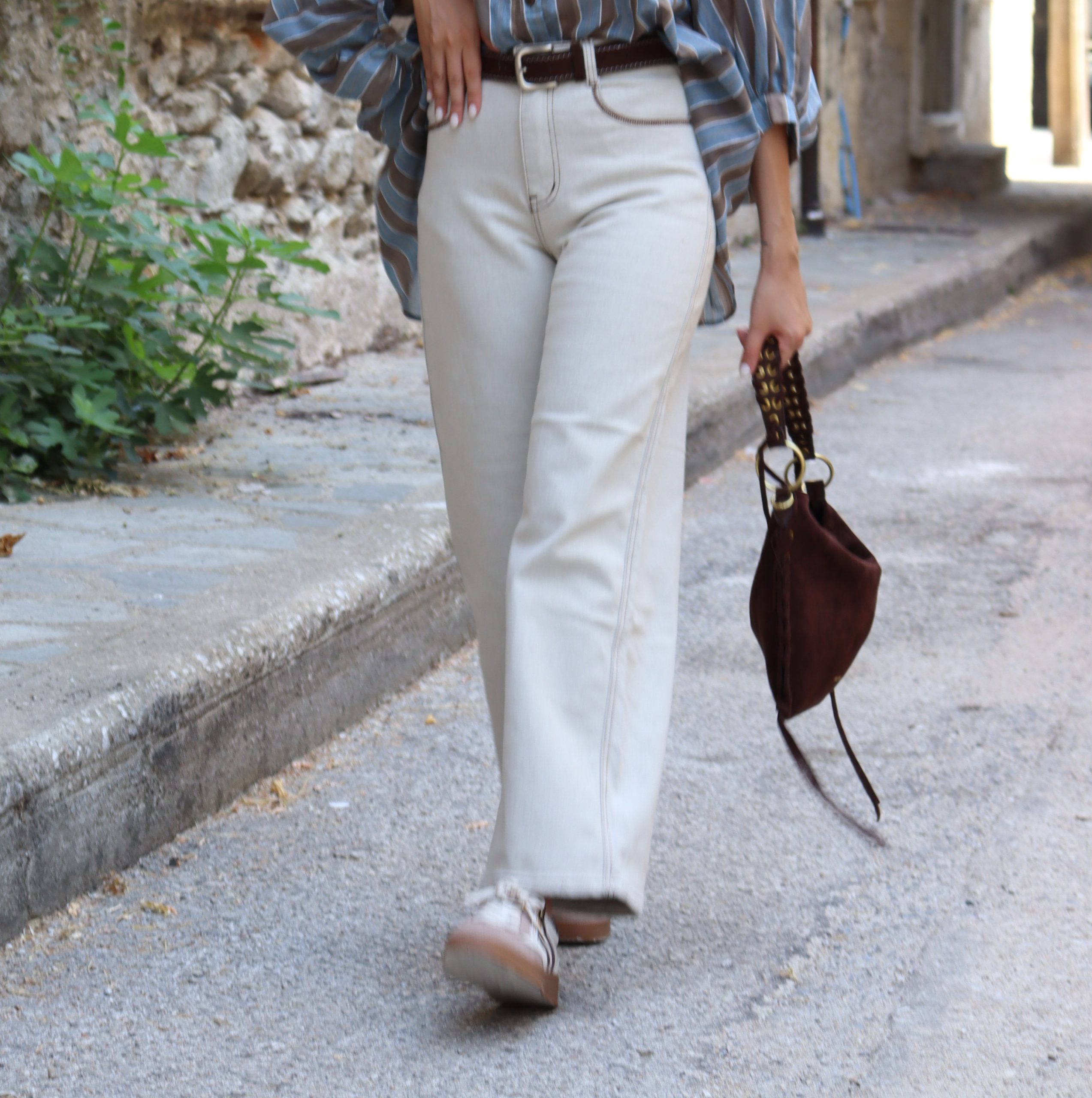 Ψηλόμεσο τζιν παντελόνι Wide-Leg γκρι - μπεζ με αντίθεση στις ραφές καφέ