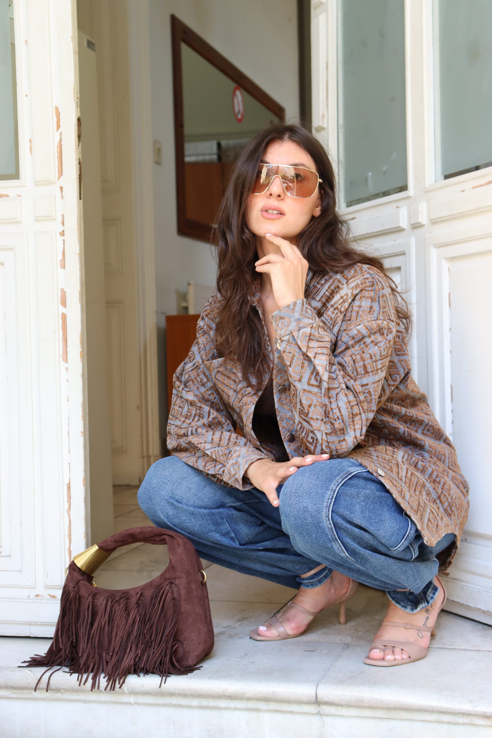 Suede τσάντα χειρός Hobo με κρόσσια & μεταλλικό δαχτυλίδι / σκούρο καφέ - Image 2
