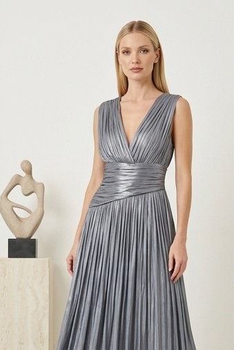 Luxe Metallic Maxi Φόρεμα Πλισέ με V Λαιμόκοψη